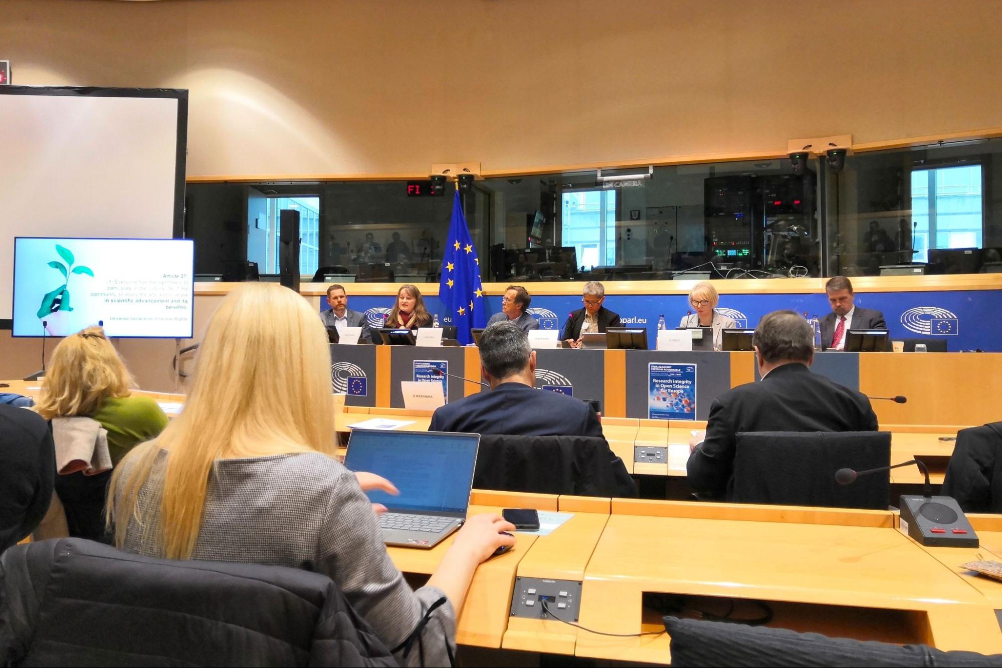 Kuva tapahtuman yleisöstä Euroopan parlamentista. 