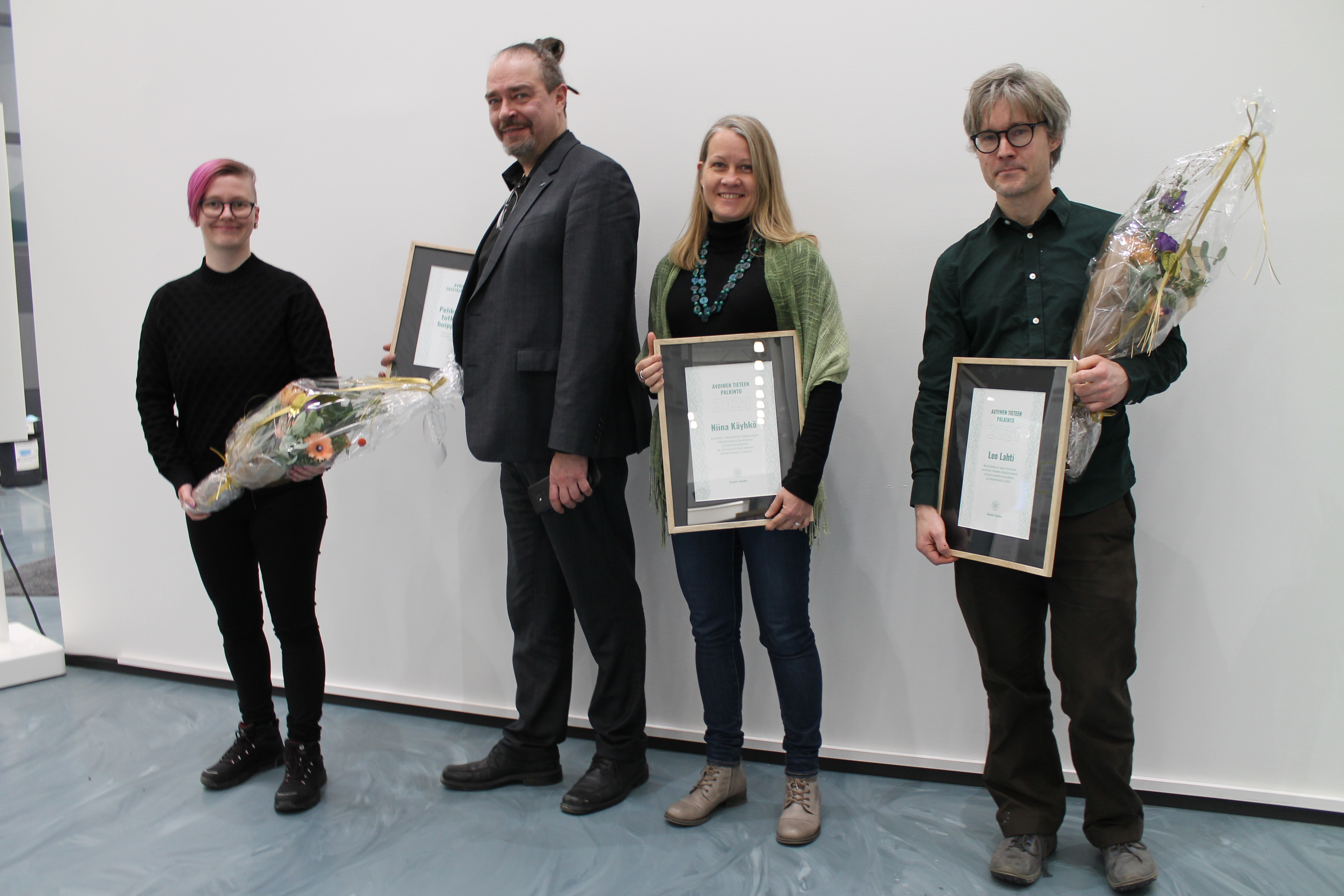 Pelikulttuurien tutkimuksen huippuyksikön edustajat Usva Friman ja Frans Mäyrä sekä Niina Käyhkö ja Leo Lahti.