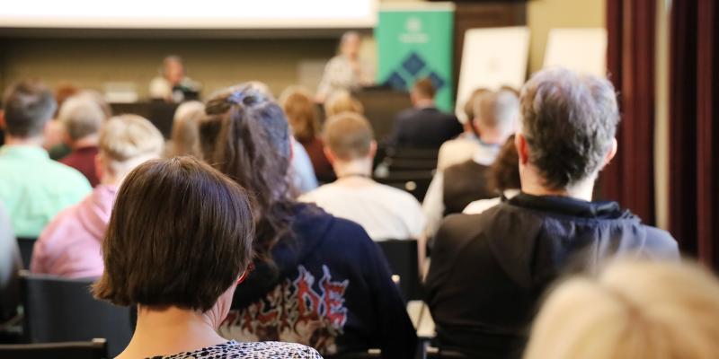 Avoimen tieteen kesäpäivien 2025 yleisöä.