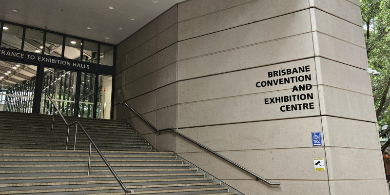 Kuva Brisbane Convention Centren etuovesta