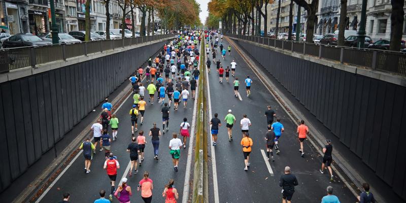 Kuvituskuva. Kaupunkimaraton Brysselin kaduilla.