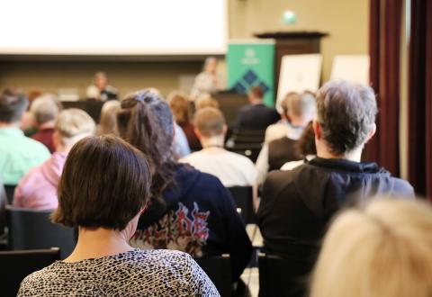 Avoimen tieteen kesäpäivien 2025 yleisöä.