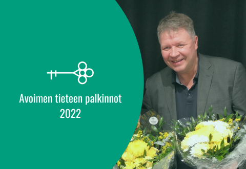 Teksti: Avoimen tieteen palkinnot 2022. Taustalla Sami Borg. 